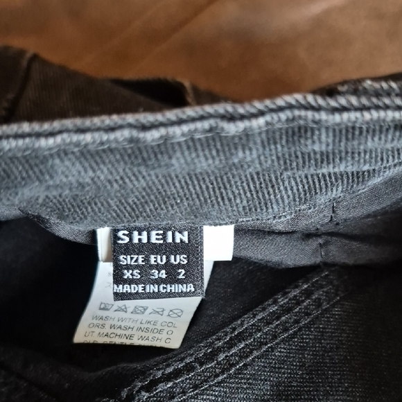 SHEIN Dark Straight Leg Jeans with Pink Details - Picture 3 of 11